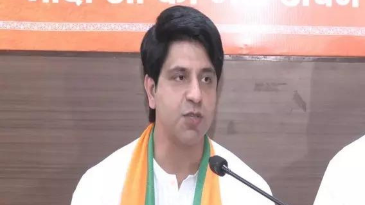 Read more about the article ‘Congress joins hands with anti-national forces only to win elections…’, says Shehzad Poonawalla