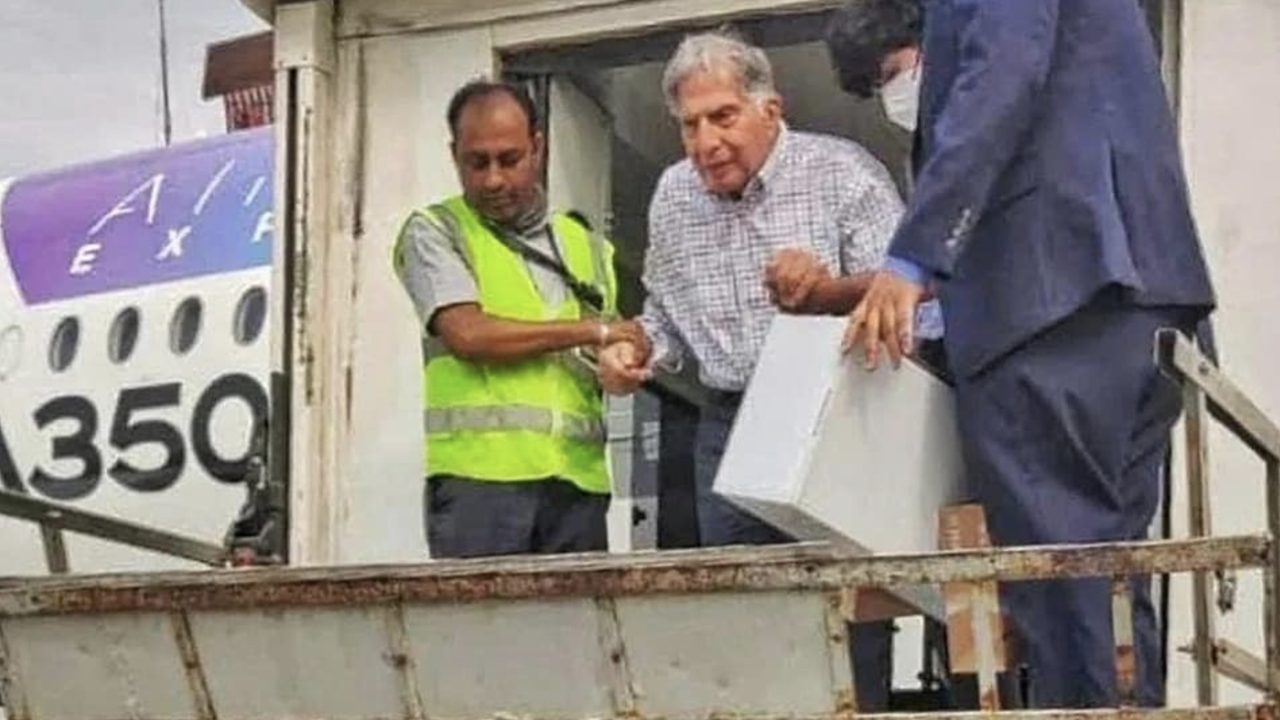 Read more about the article Love for aviation: When an unwell Ratan Tata boarded A350 using ambu-lift in 2022