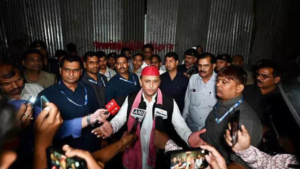 Read more about the article Akhilesh Yadav visits JPNIC in night, slams government for barring entrance with tin sheets