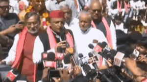 Read more about the article ‘Sarkaar mein hi bichu hain’: After JPNIC row, Akhilesh Yadav says UP govt denying people to celebrate festivals