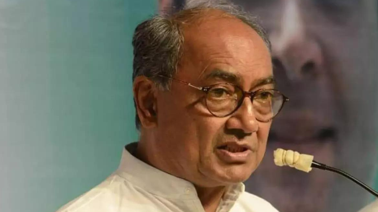 You are currently viewing ‘Small incident’: Digvijaya Singh after kin booked for accosting police