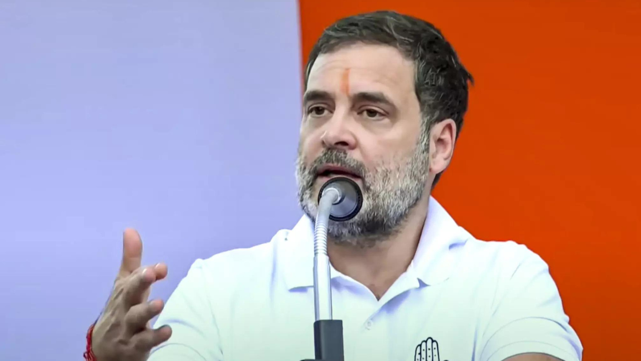 You are currently viewing Rahul Gandhi backs Telangana caste survey, questions PM’s silence on discrimination