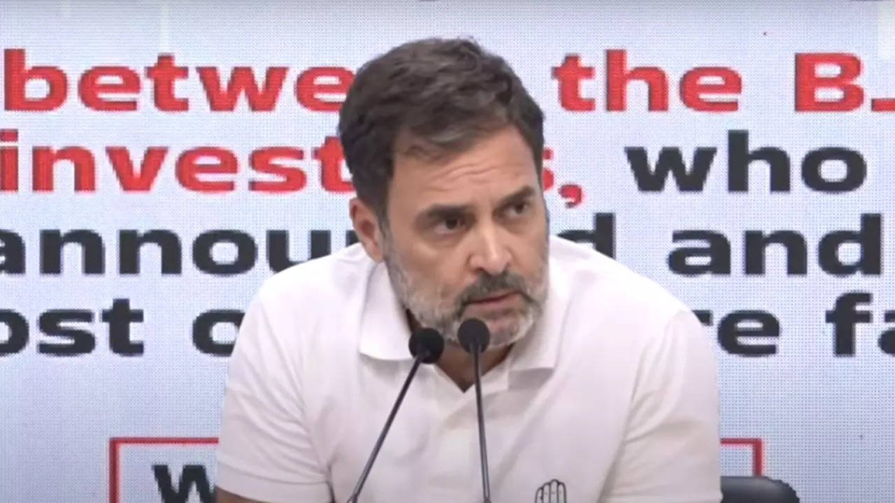 You are currently viewing ‘India continues to use more cash today than 8 years ago’: Rahul Gandhi on demonetisation anniversary
