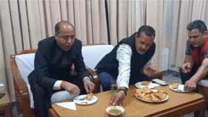 Read more about the article Watch: BJP’s ‘samosa’ party amid Himachal CM Sukhu’s snack mix-up row