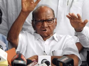 Read more about the article Sharad Pawar criticizes Maharashtra government over NCP split and farmer policies, urges defeat of ‘bullying’ leaders