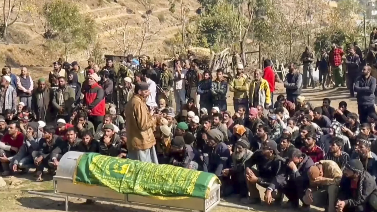 You are currently viewing Amid anti-Pak slogans, farewell to slain VDGs in J&K’s Kishtwar