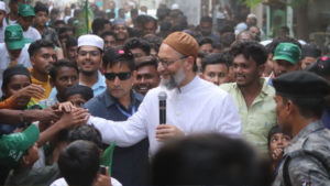Read more about the article ‘Your ancestors wrote love letters to British’: Owaisi hits out at Fadnavis over ‘vote jihad’ remark