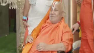 Read more about the article ‘Suited-booted should not do politics’: Jagadguru Rambhadracharya on Kharge’s ‘gerua’ clothes remark against UP CM Yogi Adityanath