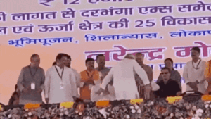 Read more about the article Watch: PM Modi’s unexpected gesture as Nitish Kumar bows down to touch his feet