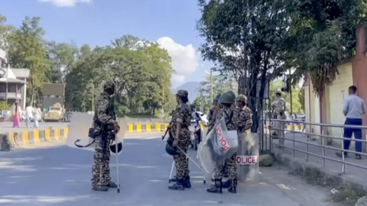 You are currently viewing 2 more bodies float down river; attacks on homes of Manipur MLAs continue