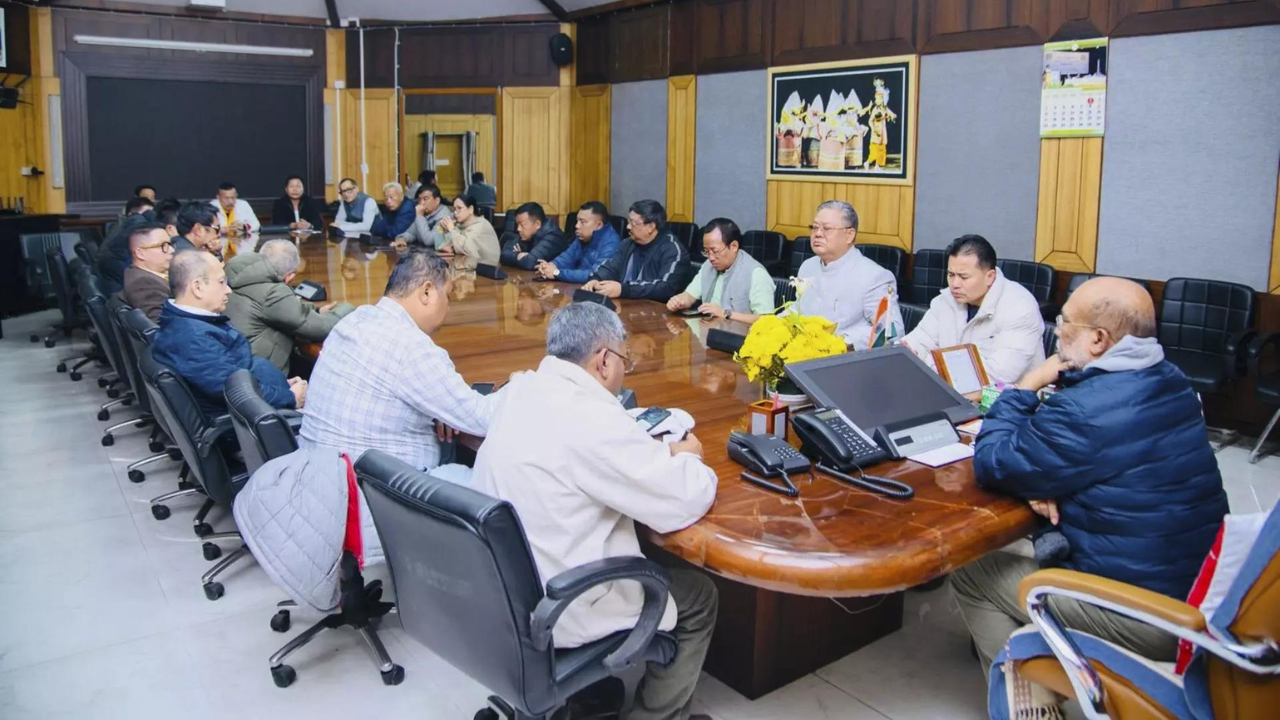 You are currently viewing Cracks in Manipur BJP widen as 19 of 37 MLAs skip chief minister meet
