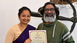 Read more about the article ‘Give books, not bouquets’: Hemant Soren’s unique appeal after landslide victory in Jharkhand polls
