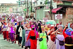 Read more about the article Manipur unrest: Hundreds defy Imphal curfew, hold anti-Afspa protest