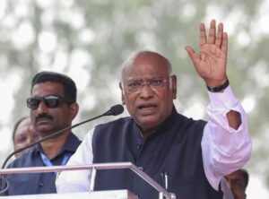 Read more about the article Constitution Day: Congress mounts attacks on PM Modi, RSS over statute, pushes for caste census