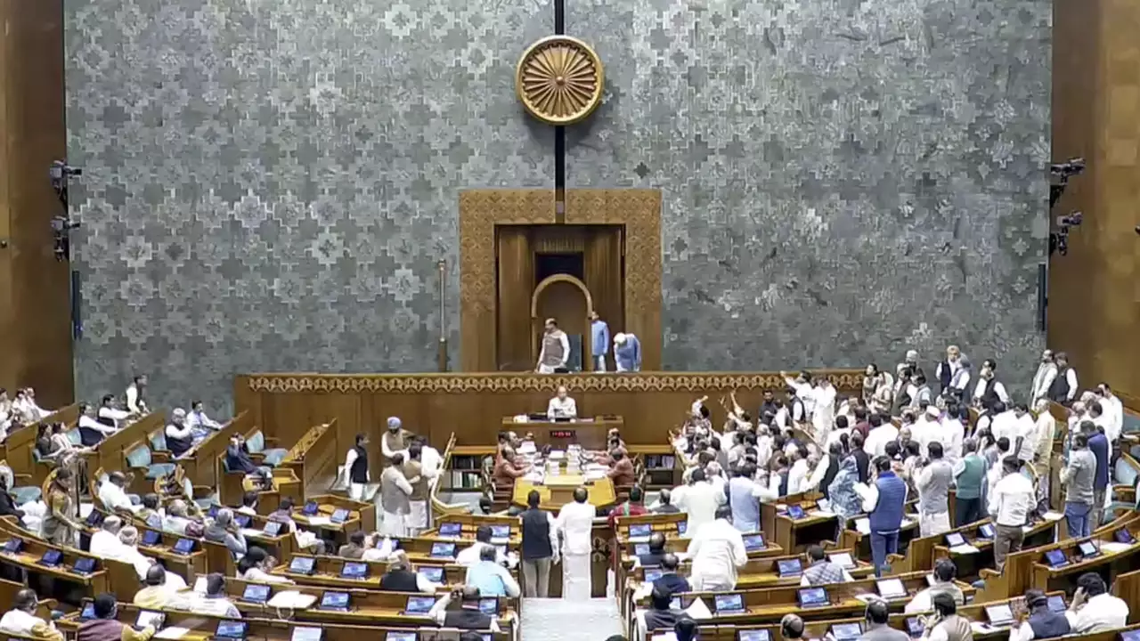 You are currently viewing Day 3 of Parliament winter session: Lok Sabha, Rajya Sabha suspended again post row over Adani indictment