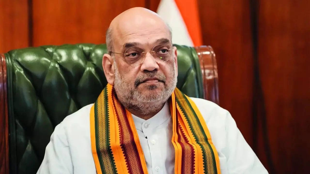 You are currently viewing Focus should be on challenges along eastern border: Shah to DGPs