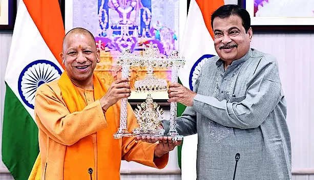 You are currently viewing Gadkari calls on Adityanath to discuss major road projects for Maha Kumbh 2025