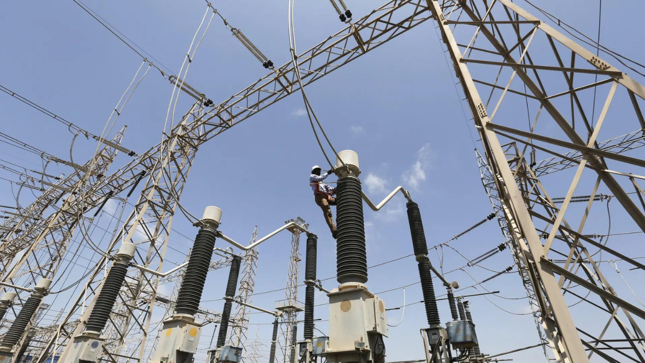 You are currently viewing Bangladesh halves power imports from Adani after outstanding dues: Report