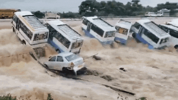 You are currently viewing Watch: Vehicles swept away, villages submerged as massive floods wreck havoc in Tamil Nadu
