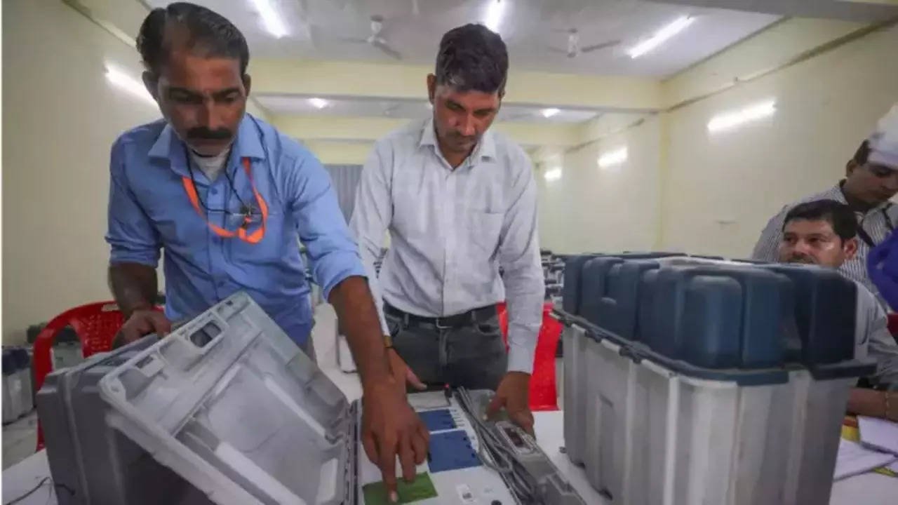 You are currently viewing Can an EVM record 1,500 votes in a booth, apex court asks EC