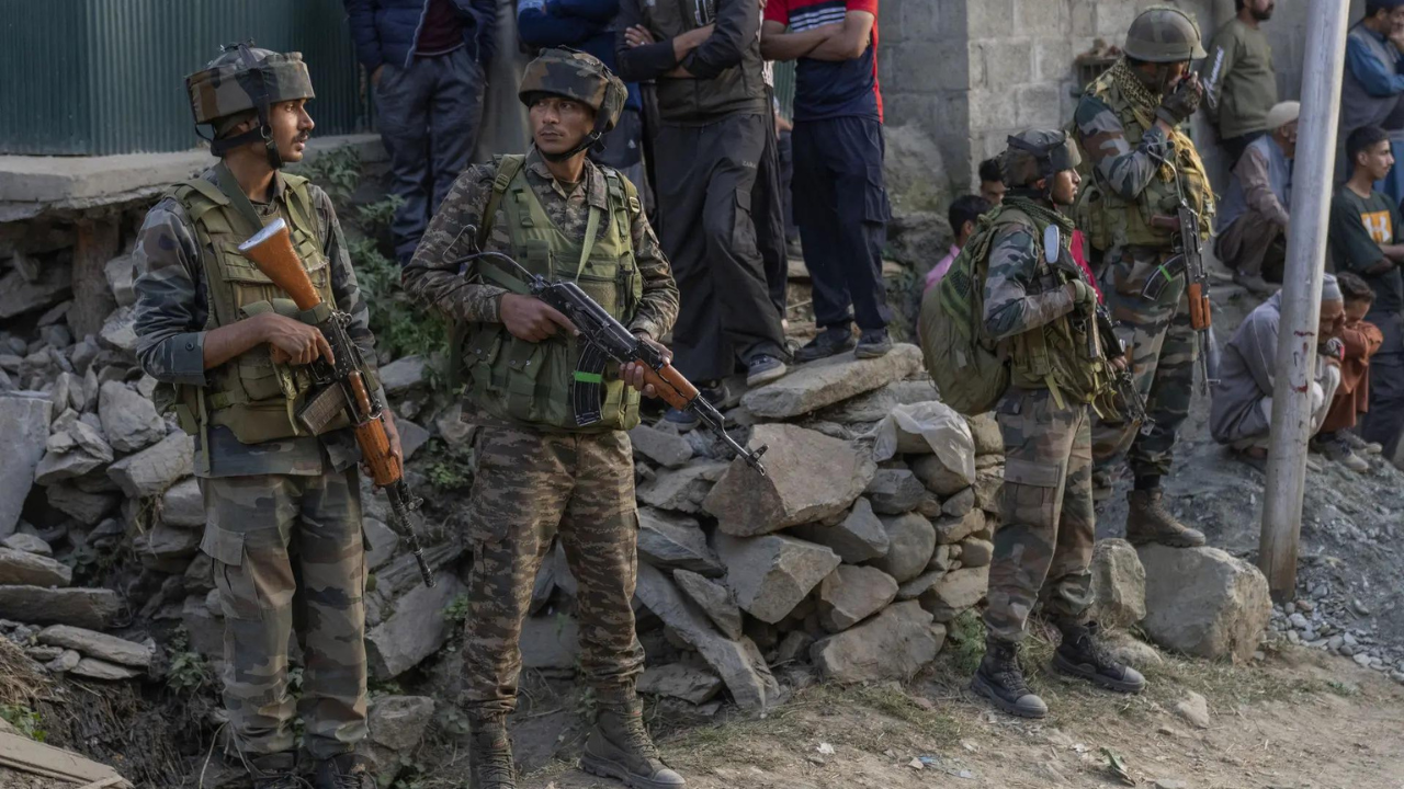 You are currently viewing Security forces kill one terrorist in Jammu & Kashmir’s Srinagar;  encounter under way
