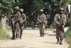 Read more about the article Jammu and Kashmir terror attack: Army jawan shot at by terrorists in Pulwama