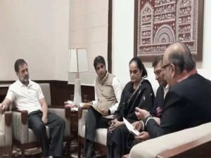 Read more about the article Rahul Gandhi meets environmental delegation, assures to raise ‘air pollution’ issue in Parliament
