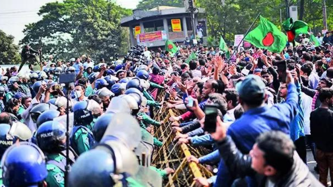 You are currently viewing BNP-linked groups rally to protest attack on Agartala mission