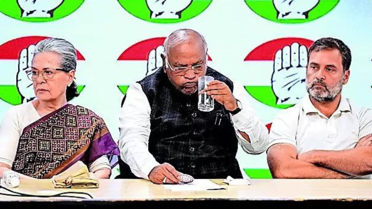 You are currently viewing BJP steps up attack on Congress for ‘Soros links’ of Gandhis
