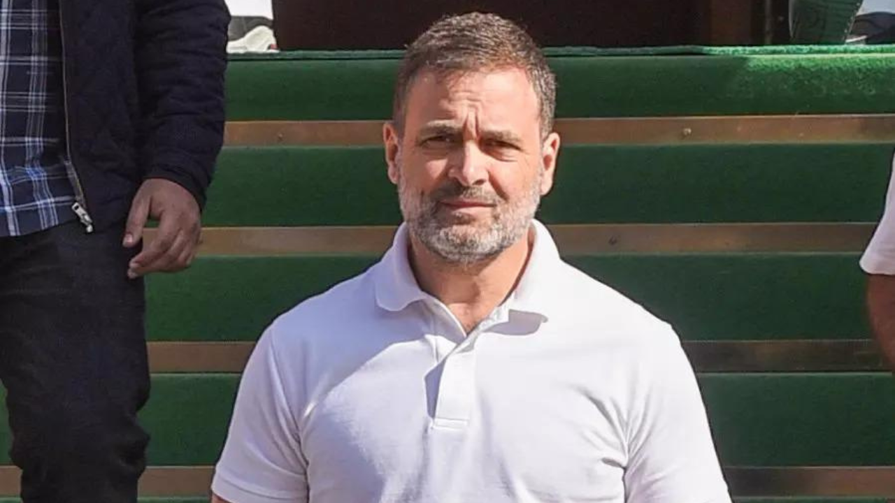 You are currently viewing Rahul Gandhi heads to Hathras amid Sambhal row
