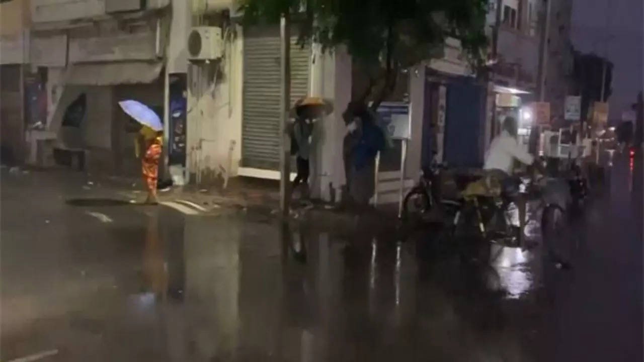 You are currently viewing IMD predicts light to moderate rainfall over Tamil Nadu, Puducherry, Karaikal with thunderstorms