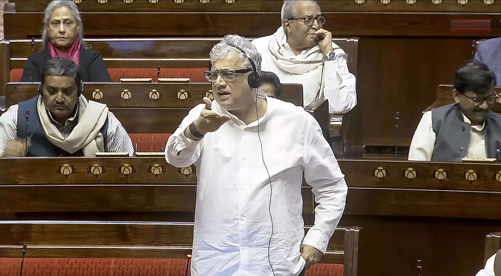 You are currently viewing TMC urges PM Modi to address Bangladesh minority concerns in Parliament