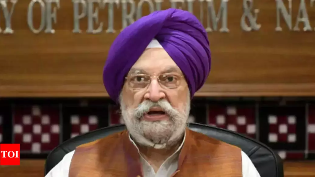 You are currently viewing Dependence on fossil fuel will be cut to 30% by 2047, says Puri