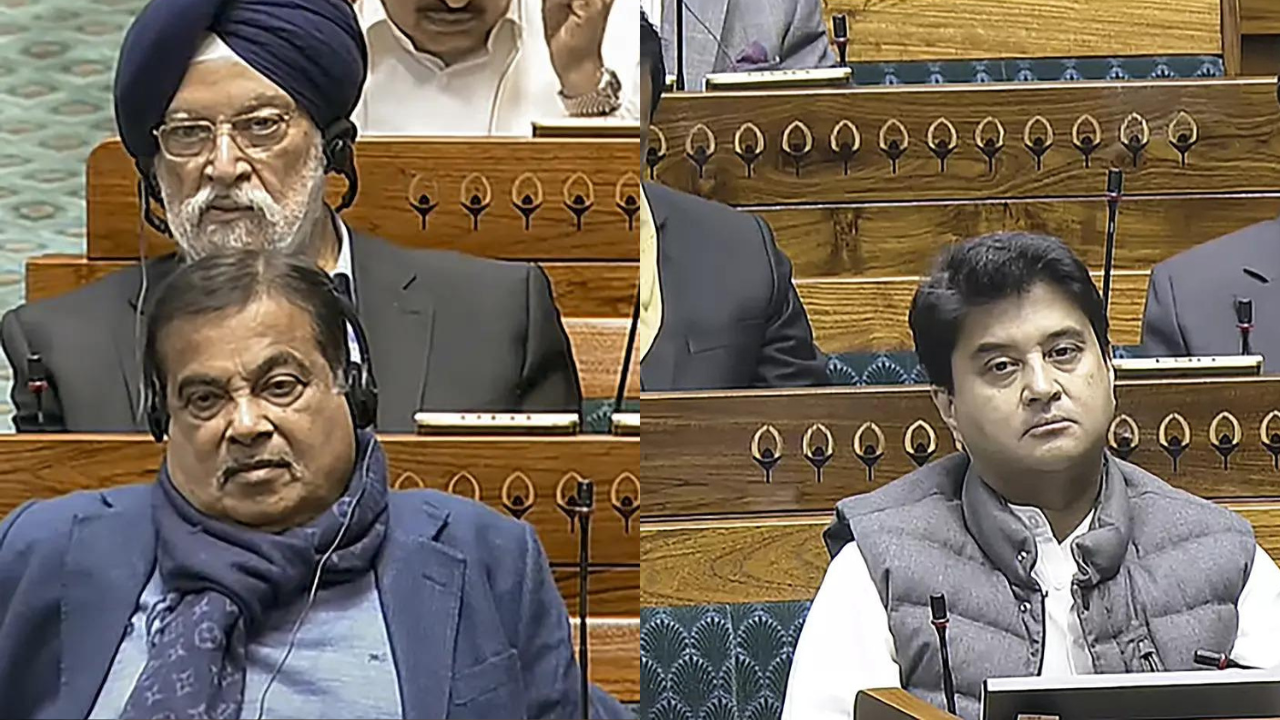 You are currently viewing Nitin Gadkari, Jyotiraditya Scindia among MPs playing truant despite Lok Sabha whip
