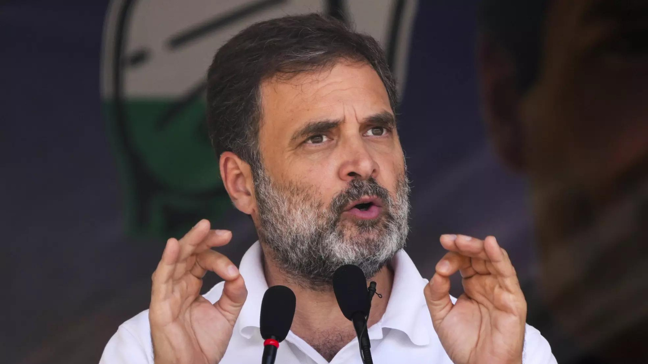 You are currently viewing ‘When govt prioritises crony businesses’: Rahul Gandhi as trade deficit, imports hit record high