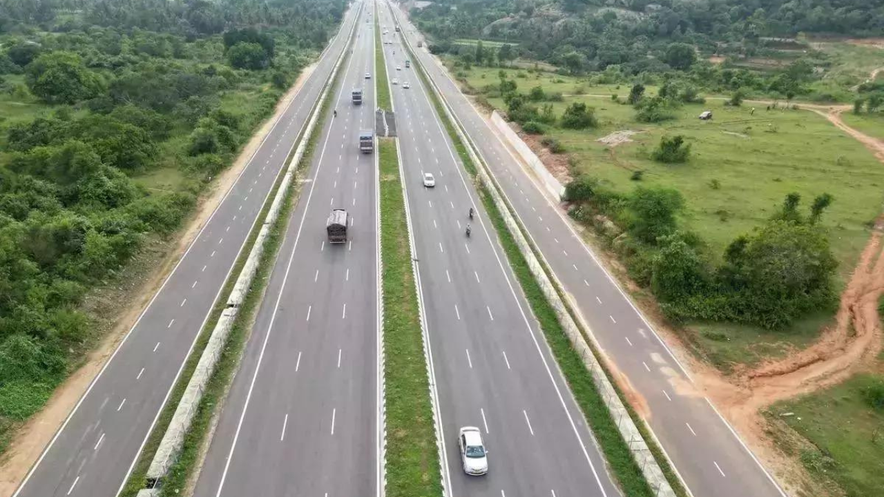You are currently viewing NHAI gave ‘undue benefit’ of Rs 203 crore to developers of 4 highway projects in Maharashtra, finds CAG