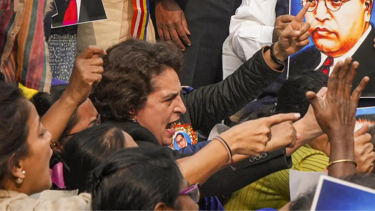 You are currently viewing ‘Fabricating narrative to shield Amit Shah’: Priyanka Gandhi refutes BJP’s allegations against Rahul