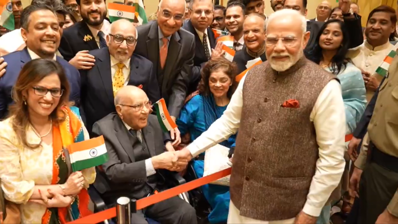 You are currently viewing PM Modi keeps promise made on X, meets man’s 101-year-old father in Kuwait