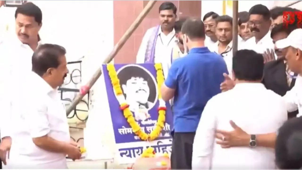 You are currently viewing ‘Killed because he was Dalit’: Rahul Gandhi visits kin of man who died in judicial custody