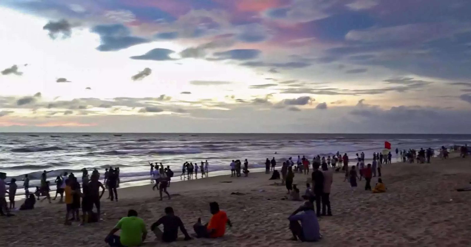 You are currently viewing Tourist boat capsizes off Calangute beach in North Goa; 1 killed