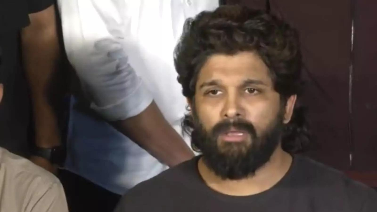 You are currently viewing Allu Arjun’s dad gives 2 crore cheque to boy injured in stampede
