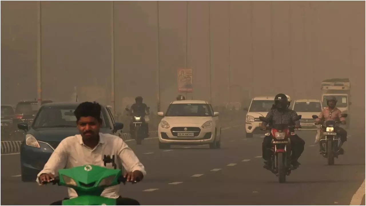 You are currently viewing Delhi-NCR air quality improves, Central panel lifts stage 3 of GRAP