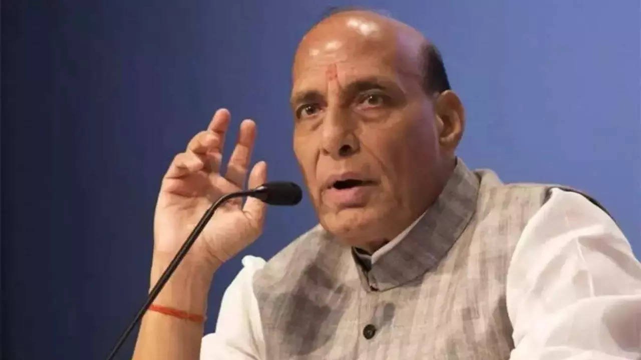 You are currently viewing India ‘not very lucky’, can’t sit quiet, unconcerned: Rajnath Singh to Armymen