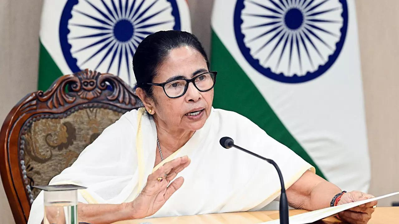 You are currently viewing Bengal CM Mamata Banerjee corrects historical wrong, renames theatre after 19th century actor