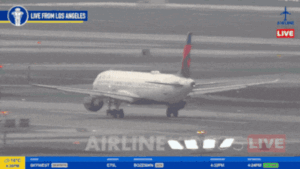 Read more about the article Seconds from disaster! Controller’s warning averts major near-collision at Los Angeles airport