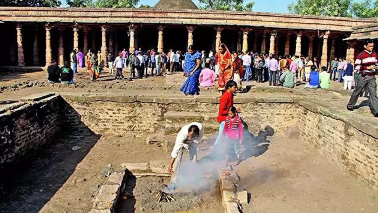 You are currently viewing CJI-led bench to hear ‘Bhojshala temple-Kamal Maula mosque’ dispute