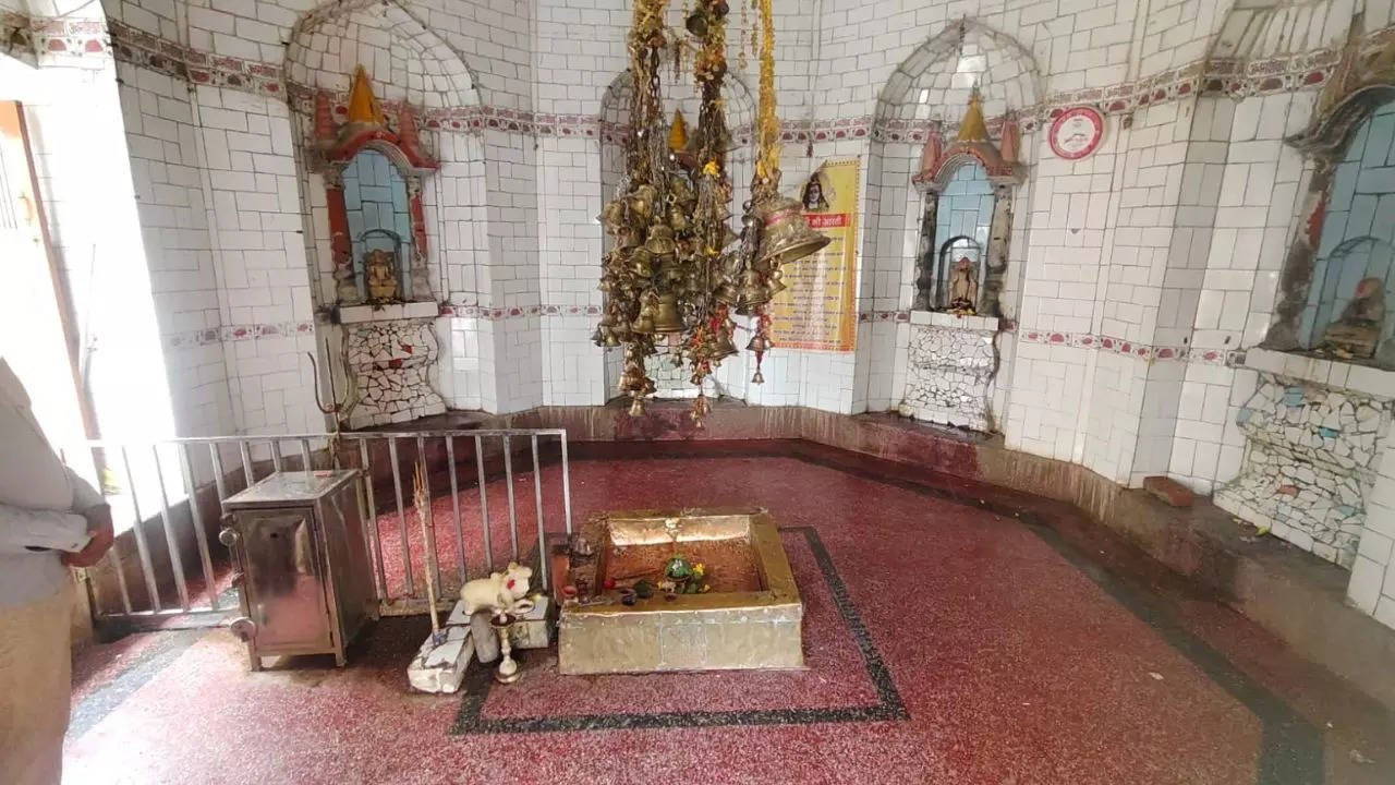 You are currently viewing ‘Mahabharata era’ Shivling vandalised at Unnao temple, man arrested