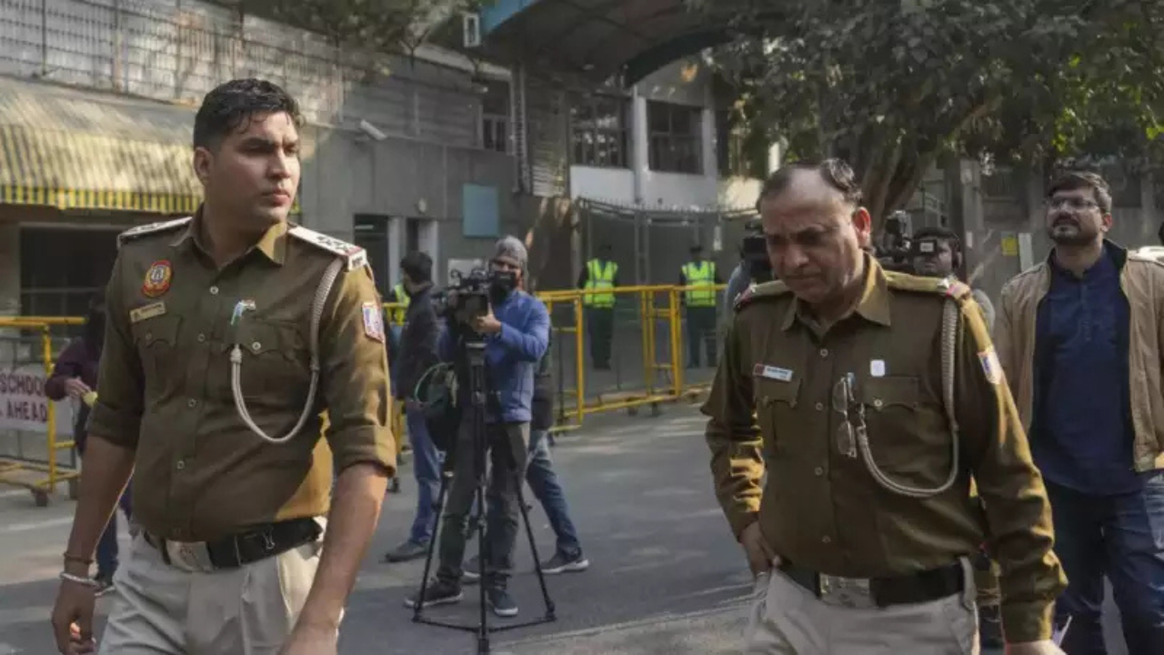 You are currently viewing Last 23 bomb threat emails received by Delhi schools sent by class 12 student: Police