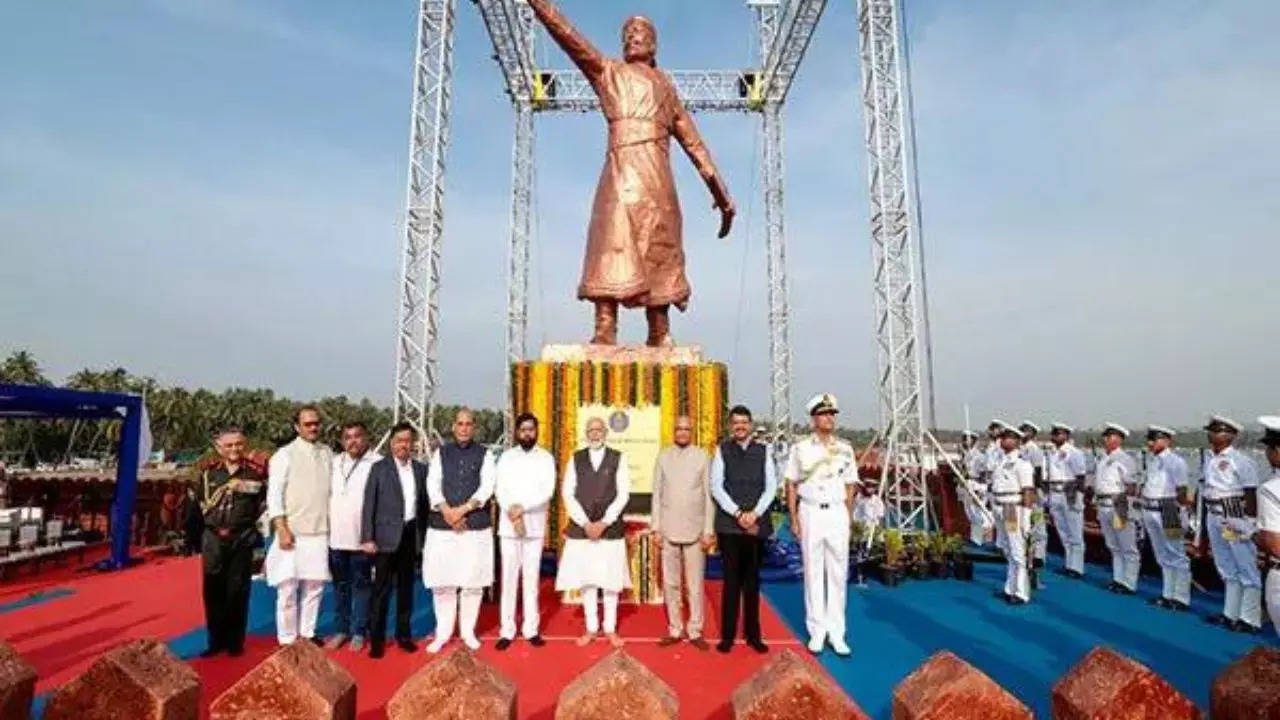 You are currently viewing Shivaji statue collapse case: Sculptor Jaydeep Apte given bail by Bombay HC