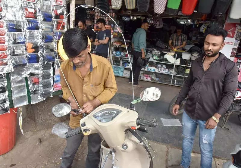 You are currently viewing Nashik: Two-wheeler riders fix ‘anti-manja’ rods